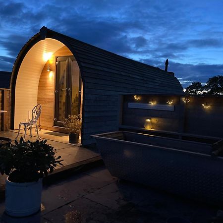 ホテル Abbey Farm Luxury Glamping Rhuddlan エクステリア 写真