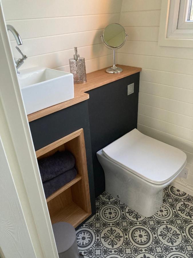 ホテル Abbey Farm Luxury Glamping Rhuddlan エクステリア 写真