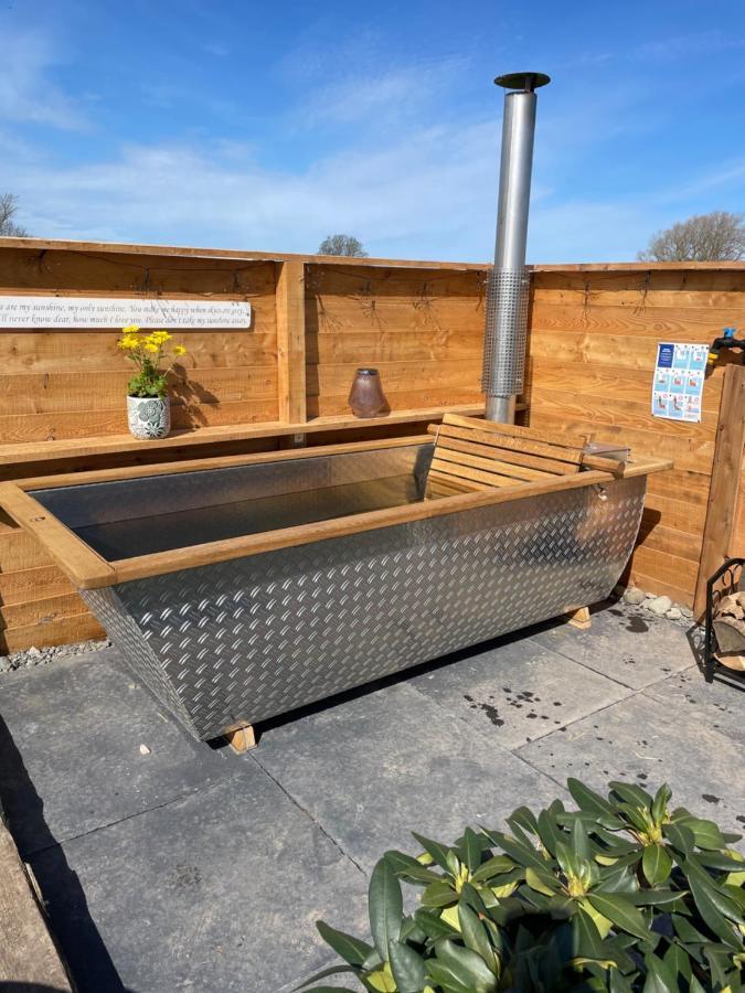 ホテル Abbey Farm Luxury Glamping Rhuddlan エクステリア 写真