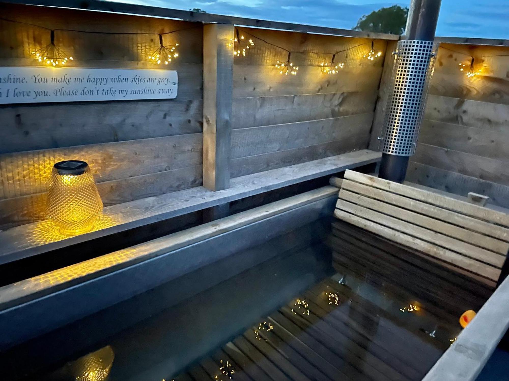 ホテル Abbey Farm Luxury Glamping Rhuddlan エクステリア 写真