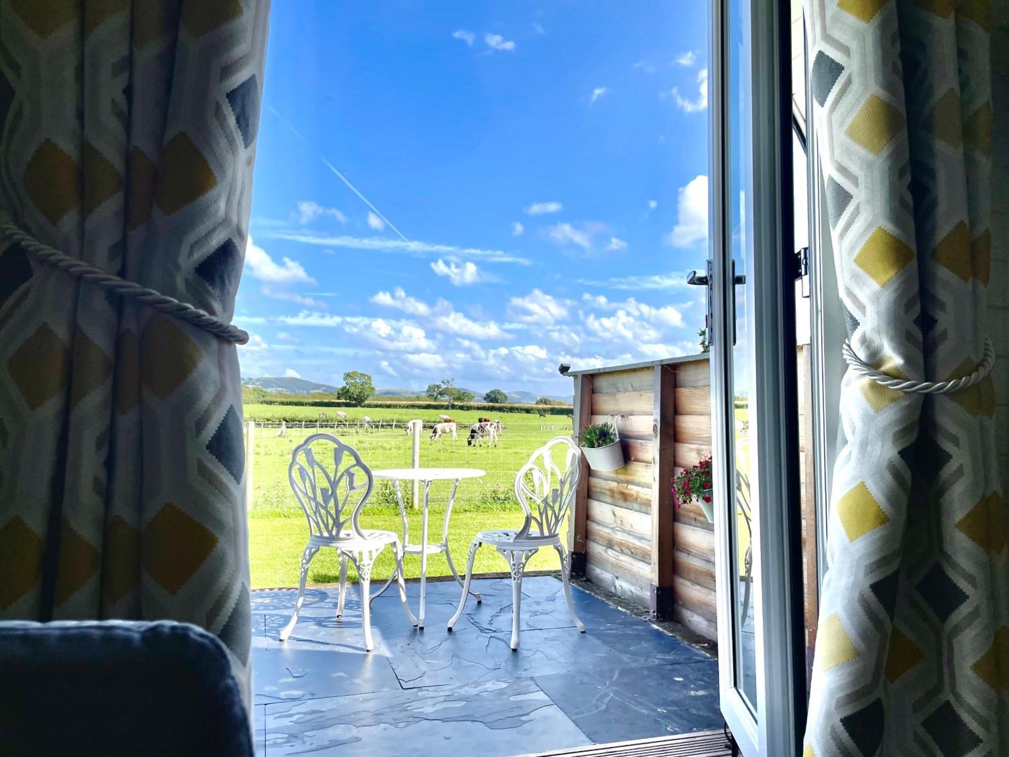 ホテル Abbey Farm Luxury Glamping Rhuddlan エクステリア 写真
