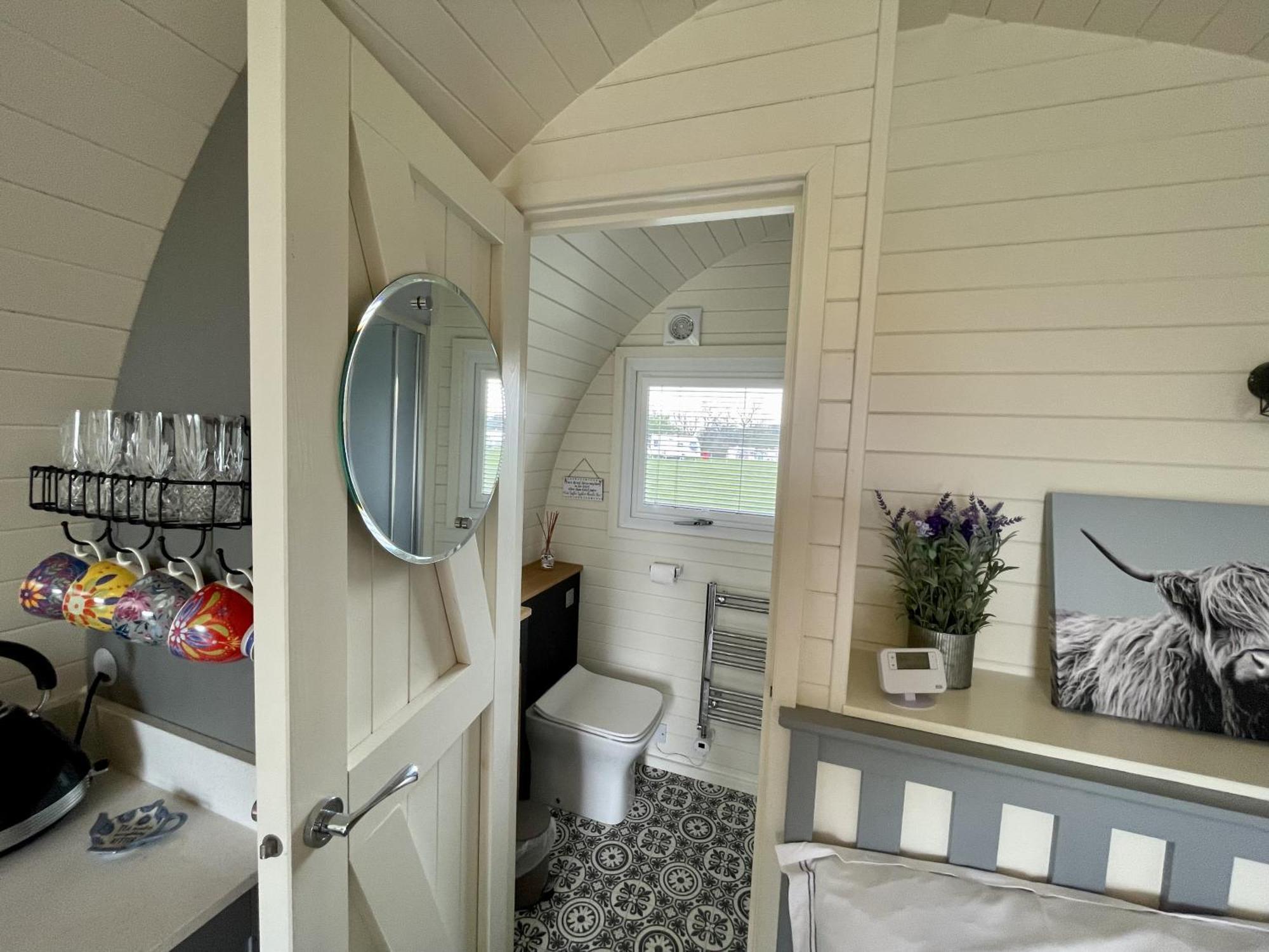 ホテル Abbey Farm Luxury Glamping Rhuddlan エクステリア 写真