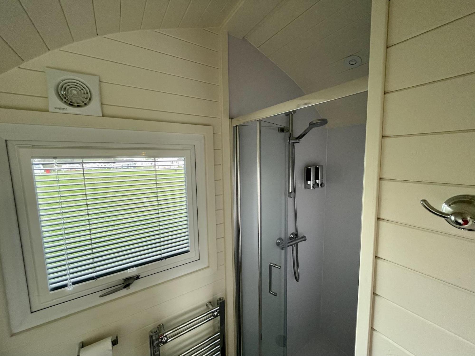 ホテル Abbey Farm Luxury Glamping Rhuddlan エクステリア 写真